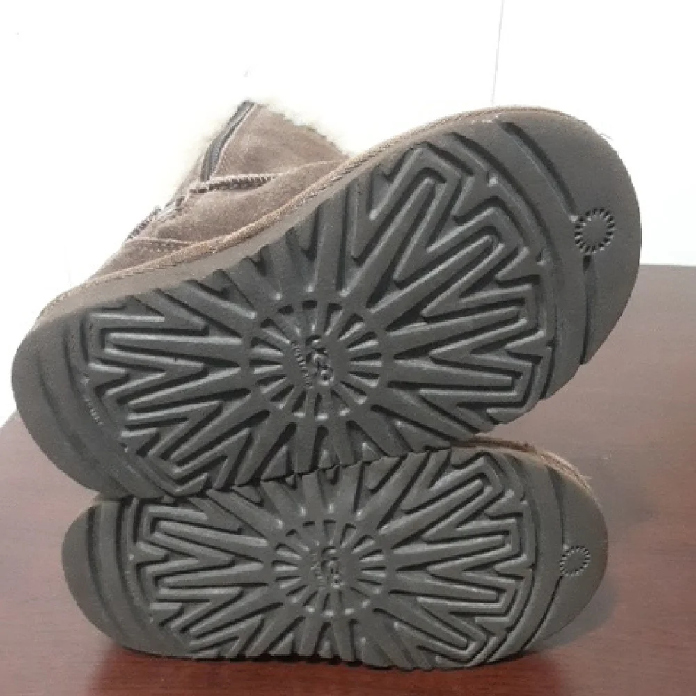 UGG Brown Kids 9‎ Genuine Sheepskin Boots with Cream Fur